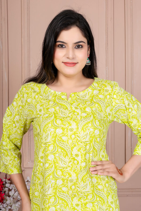 Ausuda Women Pure Cotton Printed Co-Ord Set | Parrot Green Casual Top & Pant Set