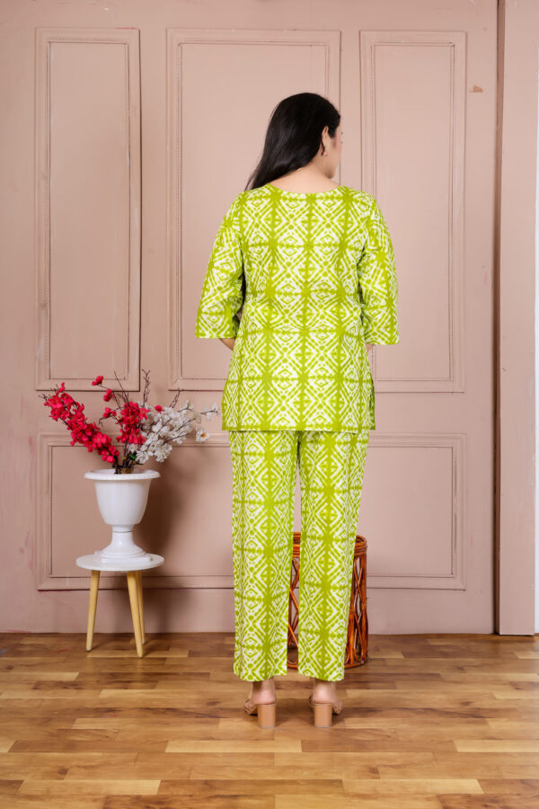 Ausuda Women Pure Cotton Printed Co-Ord Set | Green Casual Top & Pant Set